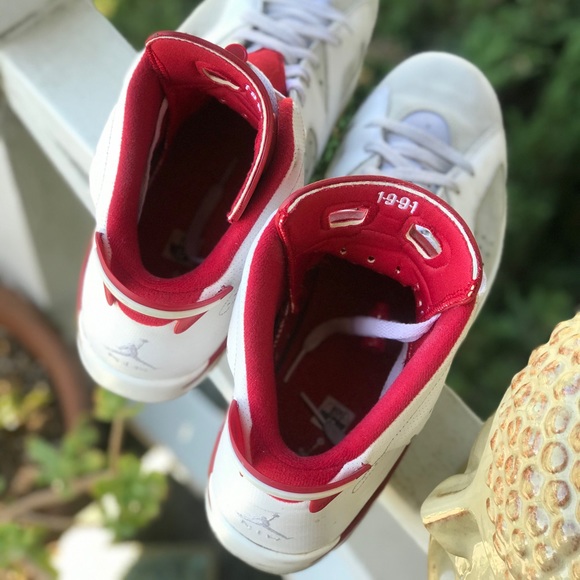 AIR JORDAN 6 RETRO "ALTERNATE" in a RED & WHITE - Picture 4 of 8